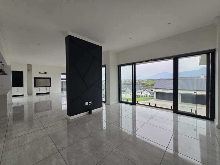 4 Bedroom Property for Sale in Kingswood Golf Estate Western Cape